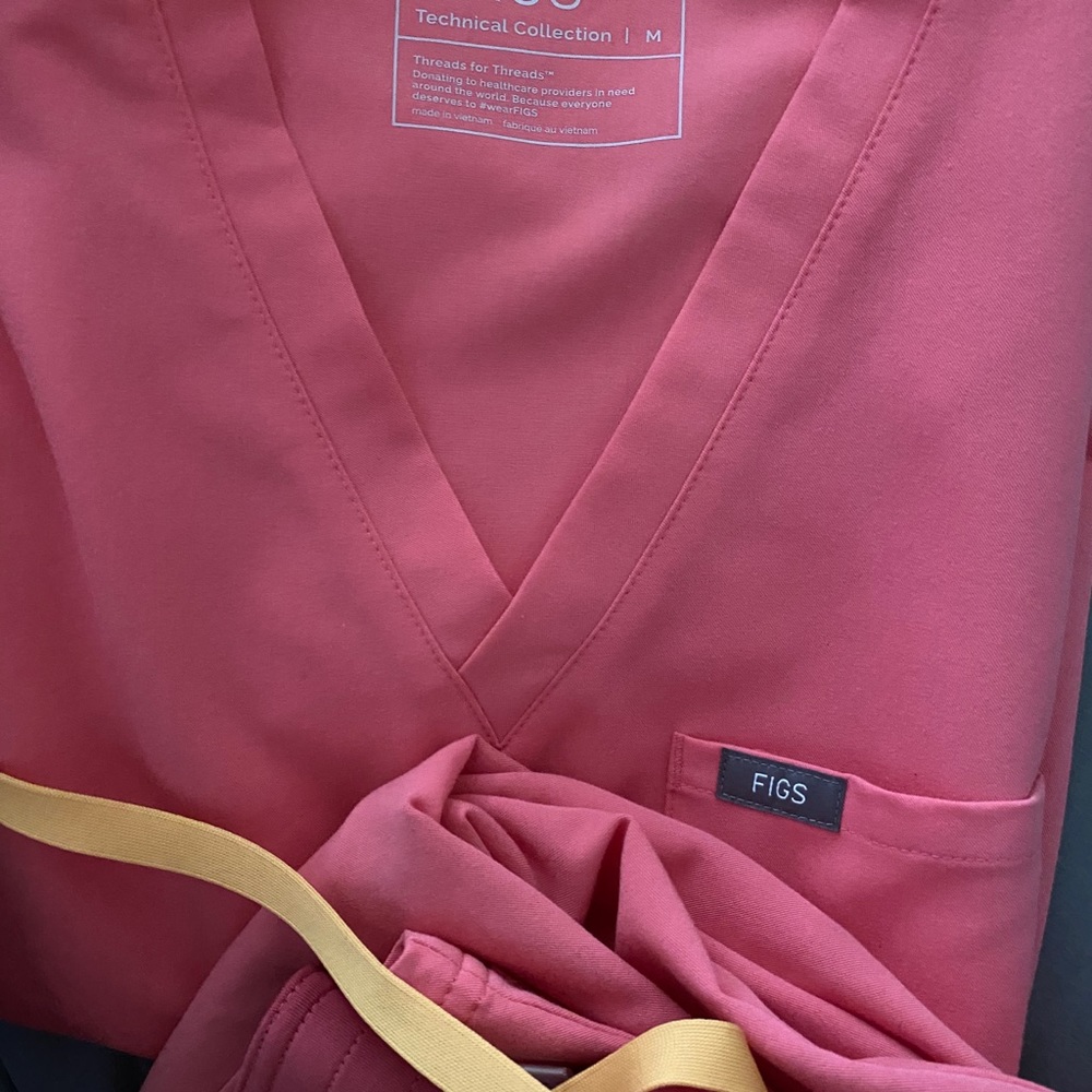 Figs neon pink set